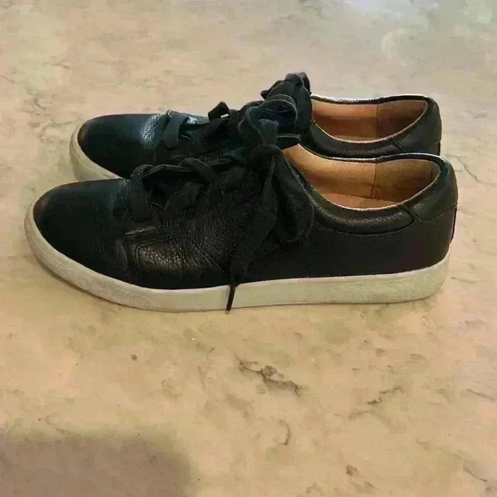 Vionic Dark Navy Leather Chantelle Sneaker Size 7